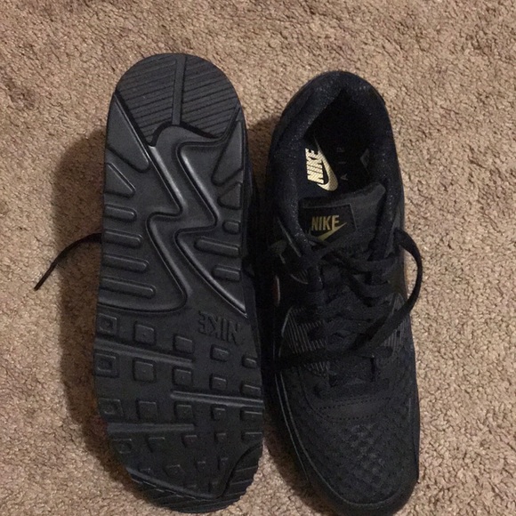 Nike - Picture 2 of 3